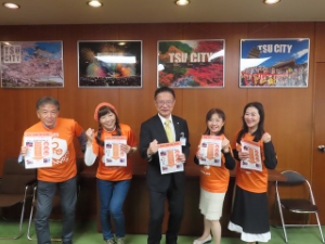 写真：「RUN伴（ランとも）津2024」実行委員会 代表、広報、会計、前RUN伴三重実行委員会 委員長 来訪