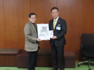 写真：夢の会からの寄附贈呈式の様子