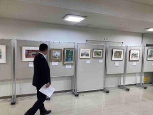 写真：ふれあい長寿津 第13回趣味の作品展 鑑賞