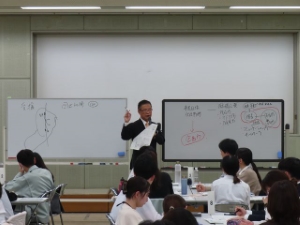 写真：令和6年度新規採用職員研修 講話の様子1