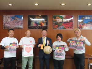 写真:スマイルカレンダープロジェクト 来訪