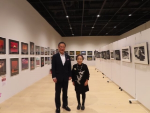 写真:川邊秀子さん 卒寿記念回顧写真展 鑑賞