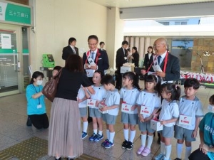 写真：令和6年度赤い羽根共同募金「津新町駅街頭募金」2