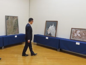 写真:第50回記念伊勢型紙彫型画展 鑑賞