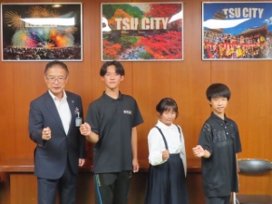 写真:全国小学生フェンシング選手権大会、全日本フェンシング選手権大会出場選手 来訪