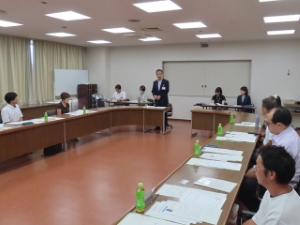 写真:津市ケーブルテレビ放送番組審議会委員委嘱式 挨拶