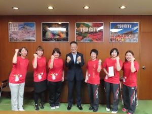 写真:バレーボールチーム 来訪