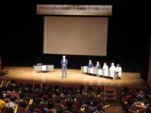 写真:パリ2024オリンピック卓球男子 戸上隼輔選手 パブリックビューイング 挨拶