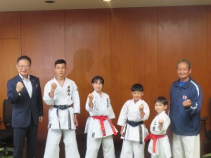 写真:第24回全日本少年少女空手道選手権大会、第32回全国中学生空手道選手権大会 出場選手 来訪