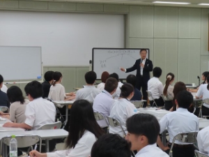 写真:令和6年度「2年目職員研修」講話