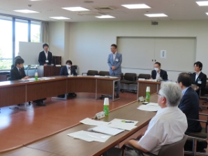 写真:津市災害弔慰金等支給審査委員会委員委嘱式 挨拶