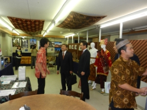 写真：インドネシア歴史文化パネル紹介展