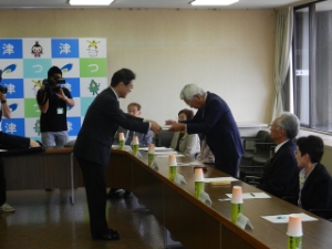 写真：市政相談員委嘱式