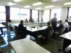 写真：市政懇談会「自治会連合会香良洲支部、馬場区獅子舞保存会、香良洲地域地産地消促進研究部会」