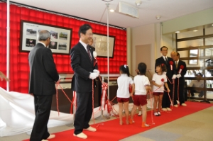 写真：髙山成雄氏顕彰コーナー除幕式2