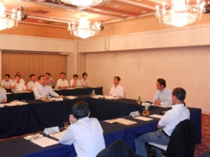 写真：平成23年度「県と市町の地域づくり連携・協働協議会」地域会議・トップ会議