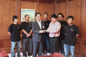 写真：東日本復興チャリティーライブin香良洲 収益金贈呈式1