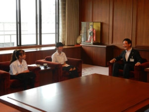 写真：スポーツクライミング「世界ユース、アジアユース大会」出場選手市長表敬