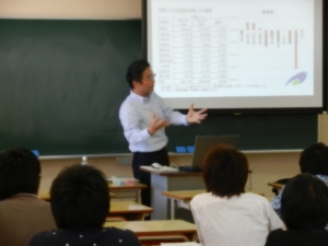 写真:三重短期大学行政特論市長講話