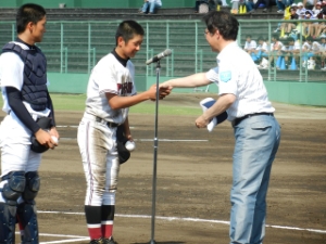 写真:第93回全国高等学校野球選手権三重大会津球場開始式