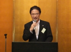 津市長前葉泰幸写真