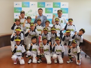 写真:第27回全国小学生(3・4年生)ティーボール選手権大会 出場選手 来訪