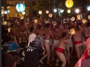 写真：津市指定無形民俗文化財「ざるやぶり」での様子2