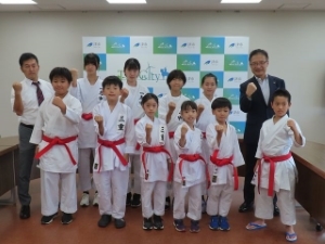 写真:全国小中学生空手道選手権大会 出場選手 来訪