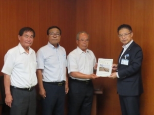 写真:津北部地域海岸整備促進協議会 小黒敏克会長、稲垣茂宜副会長、駒田弘一委員 来訪