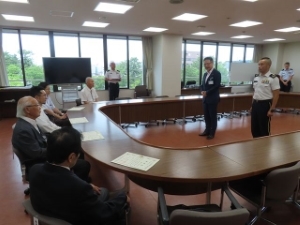 写真：自衛官募集相談員委嘱式 委嘱状交付、挨拶