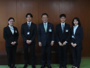 写真：研修員の皆さまと市長