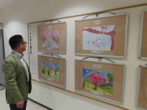 写真：「さくらの写生」作品展　鑑賞