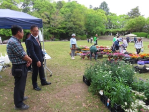 写真:第38回津市民緑と花の市 訪問