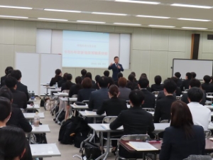 写真:令和6年度新規採用職員研修 講話の様子1