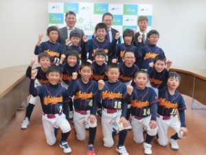 写真:西が丘ソフトボールスポーツ少年団の選手の皆さん