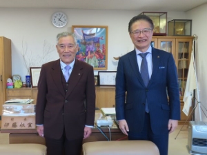 写真:伊藤収宜村長と市長