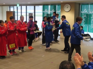 写真:第17回美し国三重市町対抗駅伝 表彰式の様子1