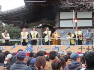 写真:元町千手観音節分会式 福豆まきの様子1