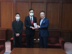 写真：三重友愛連絡会 津地区同盟から年末カンパ寄附贈呈