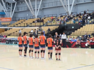 写真：V.LEAGUE Division3 Women ヴィアティン三重 VS カノアラウレアーズ福岡 挨拶