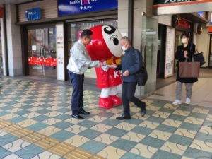 写真:「人権週間」街頭啓発1