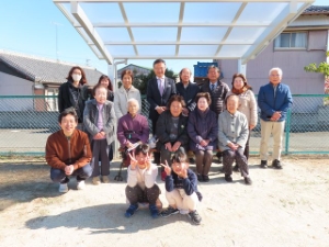 写真:姫路自治会の皆さんと記念撮影