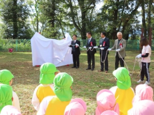 写真:久居ロータリークラブからの遊具寄附贈呈式1