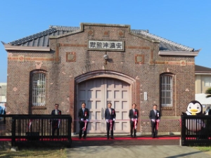 写真：第35回三重矯正展 テープカット