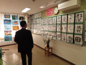 写真：令和5年度高洲町教育集会所作品展示会 鑑賞