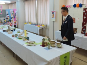 写真：津市中央市民館作品展示会 鑑賞
