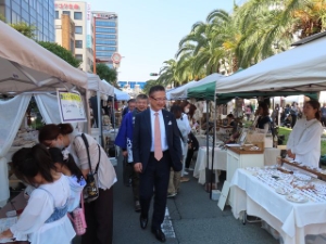 写真：第37回津市民緑と花の市 訪問1