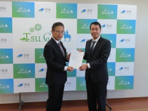 写真：中勢地区労働者福祉協議会からの寄附贈呈1