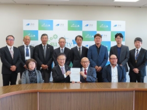 写真：津市の農を考える会との意見交換会