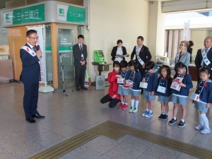 写真:令和5年度赤い羽根共同募金「津新町駅街頭募金」1